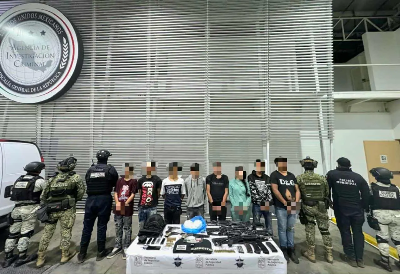 Fuerzas estatales y federales aseguran a 8 personas, armamento y droga en Puruándiro