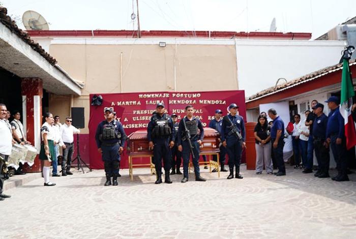 Funerales de Martha Laura Mendoza: el adiós a una alcaldesa entre lágrimas, silencio y miedo
