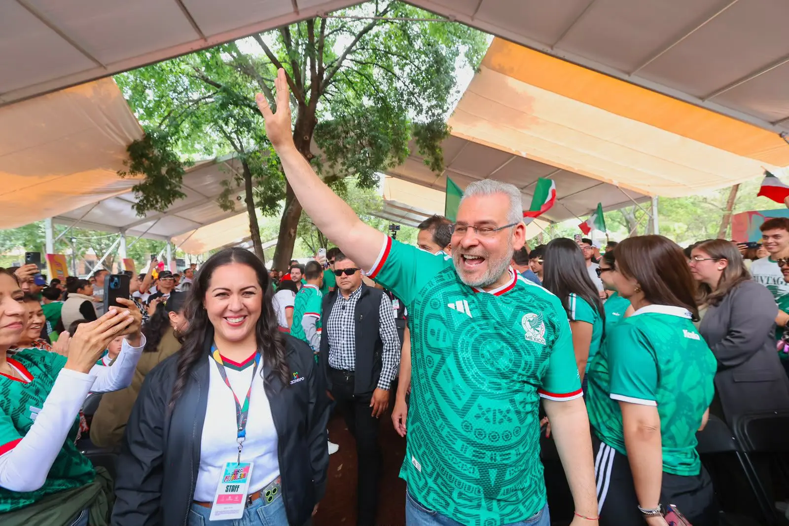 ¡Futbol mundialista llega a Morelia! Inaugura Bedolla el Jalo Futbolero con pantalla gigante