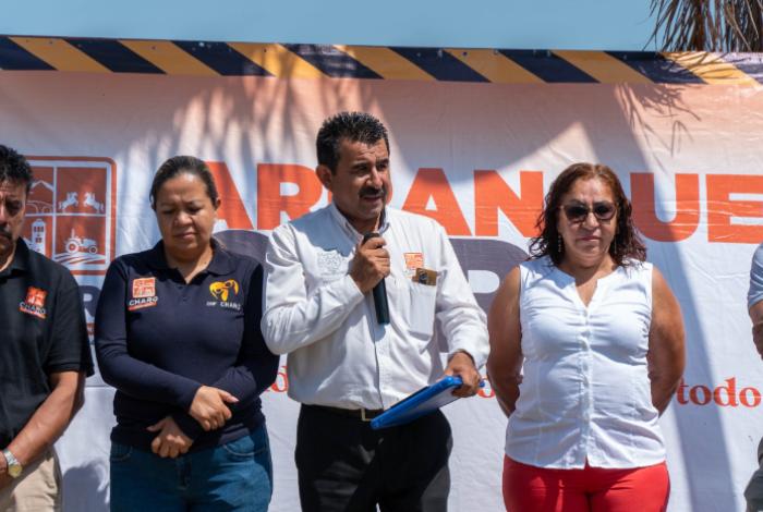 Gabriel Molinero inicia la construcción del andador que conectará Zurumbeneo con Francisco I. Madero