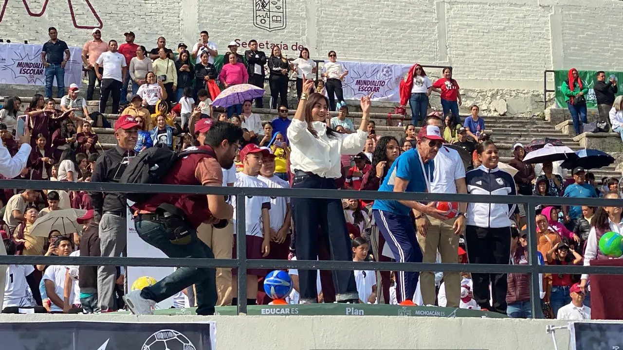 Gaby Molina pone en marcha el Mundialito Escolar de Fútbol en Michoacán
