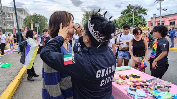 #Galería | Agentes de la SSP acompañan marcha del orgullo LGBTTTIQ+ en Morelia