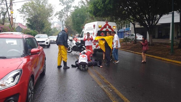 #Galería | Choque entre auto y moto deja 2 heridos en la Av. Camelinas de Morelia