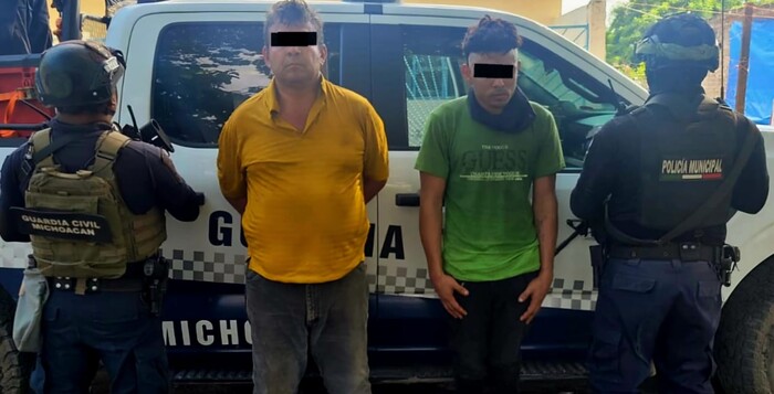 #Galería | Detienen a dos presuntos delincuentes y aseguran armamento y vehículo robado en Apatzingán y Buenavista