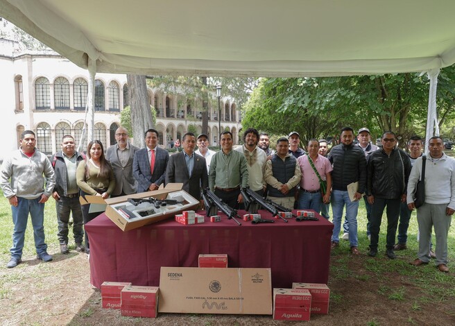 #Galería | Entrega Gobierno de Michoacán armas y equipos a comunidades indígenas con certificación ante Sedena