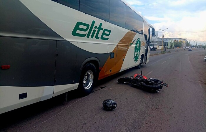 #Galería | Motociclista muere aplastado por autobús en Nueva Italia