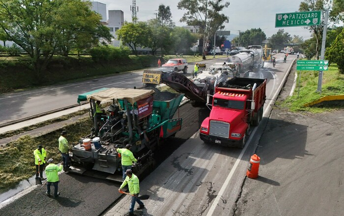 #Galería | SCOP da mantenimiento a carretera federal Morelia-Pátzcuaro; trabajos durarán 3 semanas