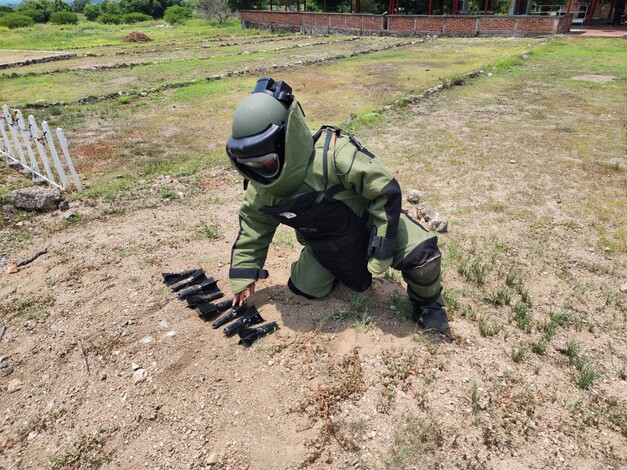 #Galería | SSP localiza campamento y desactiva 10 artefactos explosivos en Apatzingán