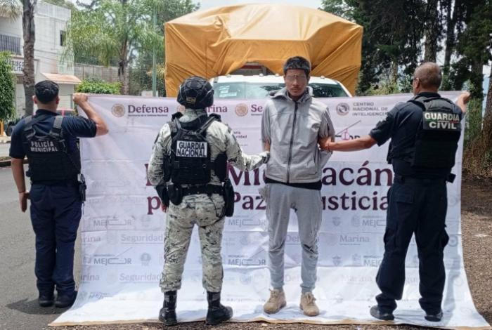 GC y GN recuperan camioneta robada y detienen a presunto responsable en la Villa Madero-Acuitzio del Canje