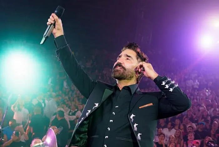 Genera polémica Alejandro Fernández en Feria Ganadera de Querétaro