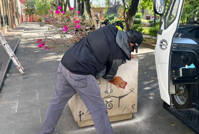 Gerencia del Centro Histórico da mantenimiento integral al Jardín de los Héroes de 1847