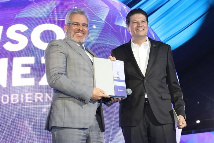 Gobernador Bedolla asiste al informe de Alfonso Martínez y destaca la coordinación para transformar y modernizar Morelia