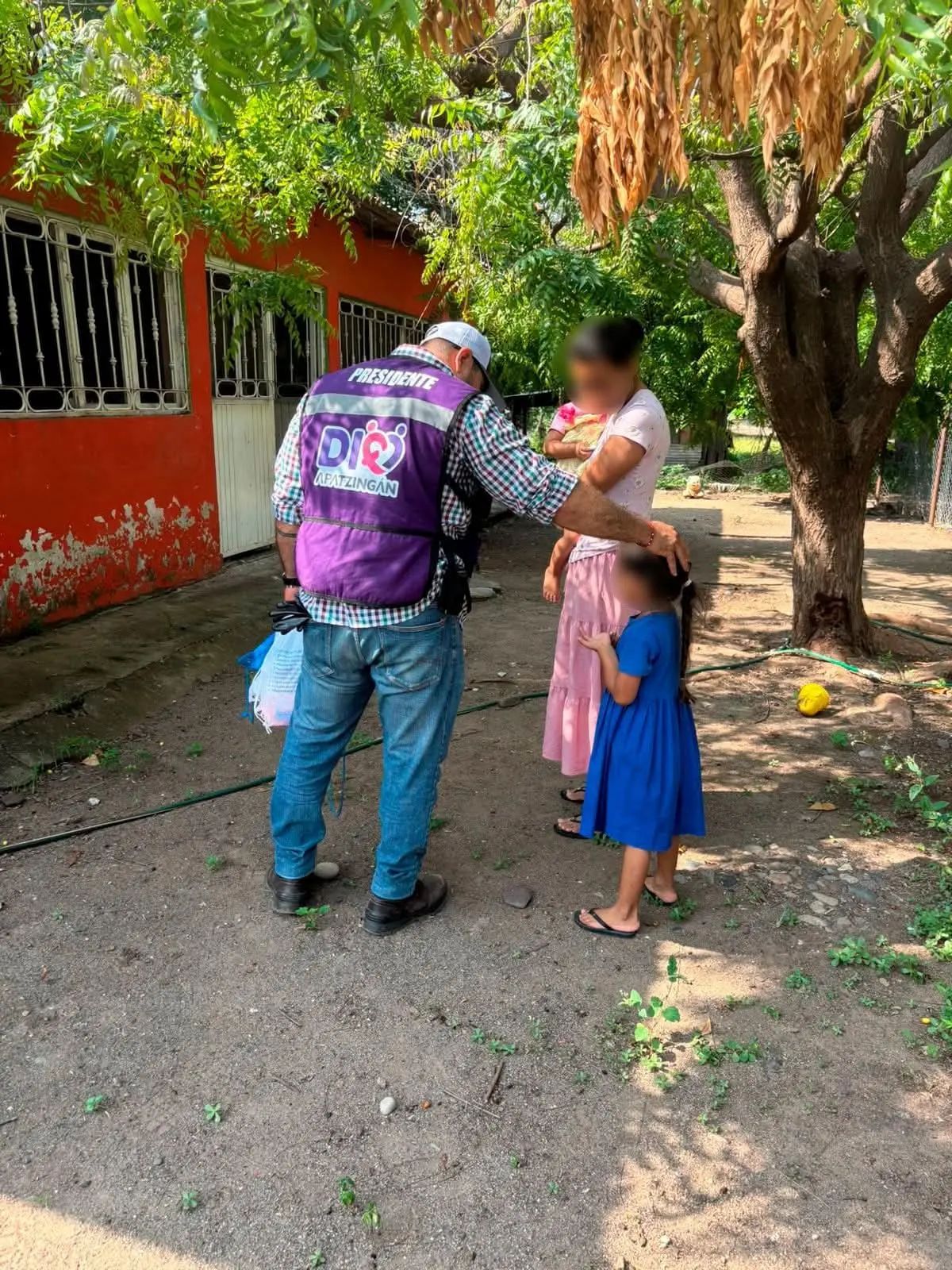 Gobierno de Apatzingán continua llevando apoyo directo a familias de El Guayabo