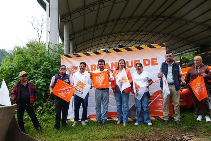 Gobierno de Charo y habitantes de Pontezuelas unen esfuerzos para mejorar infraestructura comunitaria