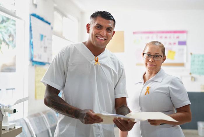 Gobierno de Michoacán paga nómina a 2,829 trabajadores del IMSS-Bienestar