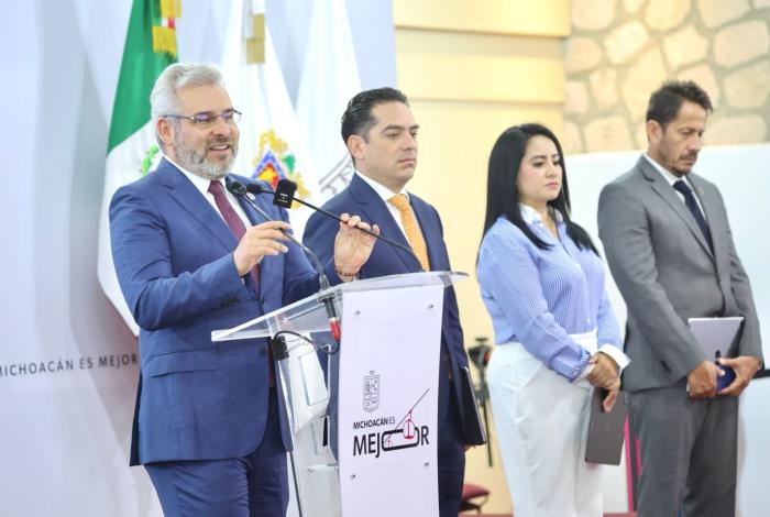 Gobierno de Michoacán rehabilita 8 tramos carreteros en Tierra Caliente