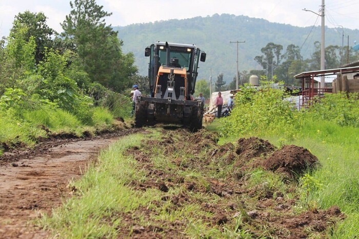 Gobierno de Morelia continúa con trabajos de rehabilitación de caminos rurales