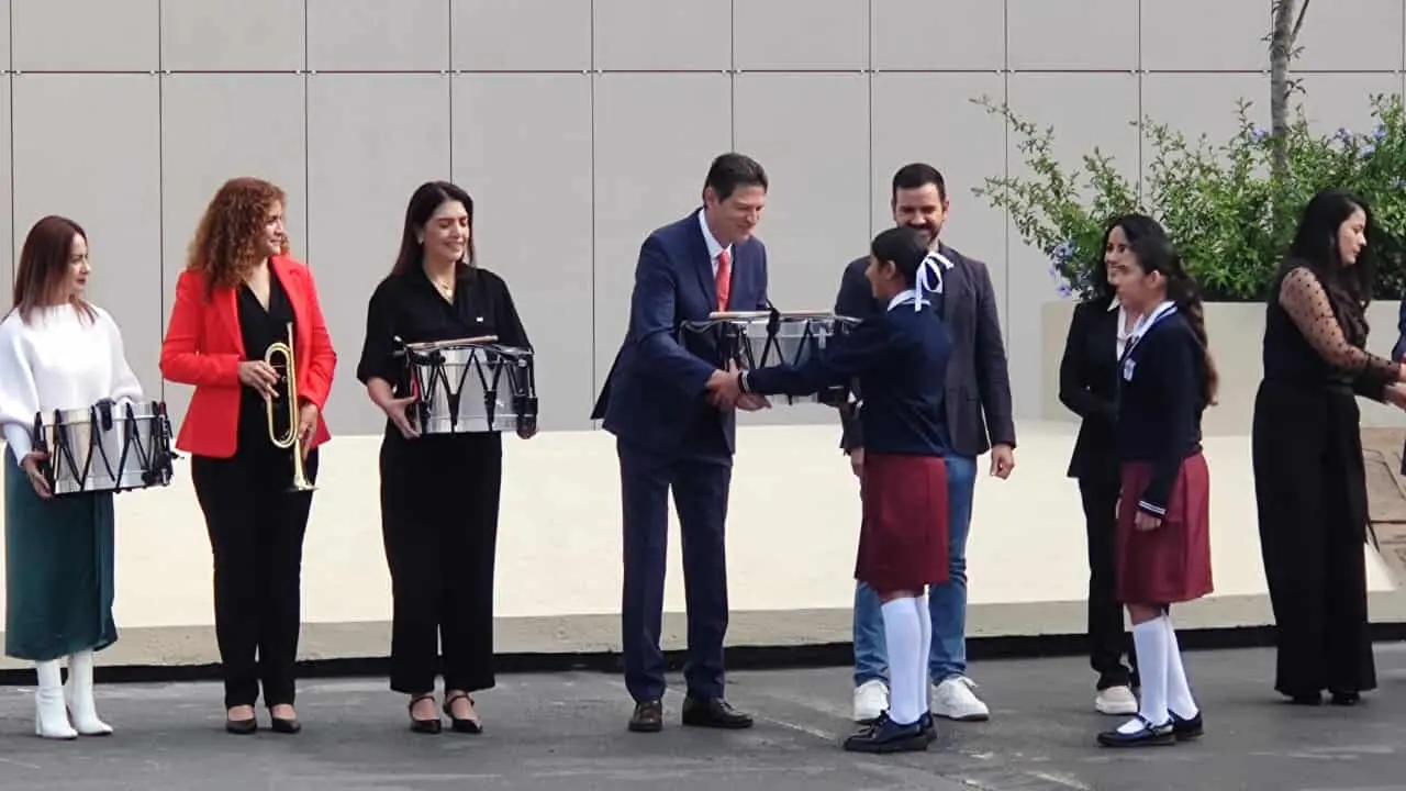 Gobierno de Morelia entrega apoyos a 25 escuelas del municipio