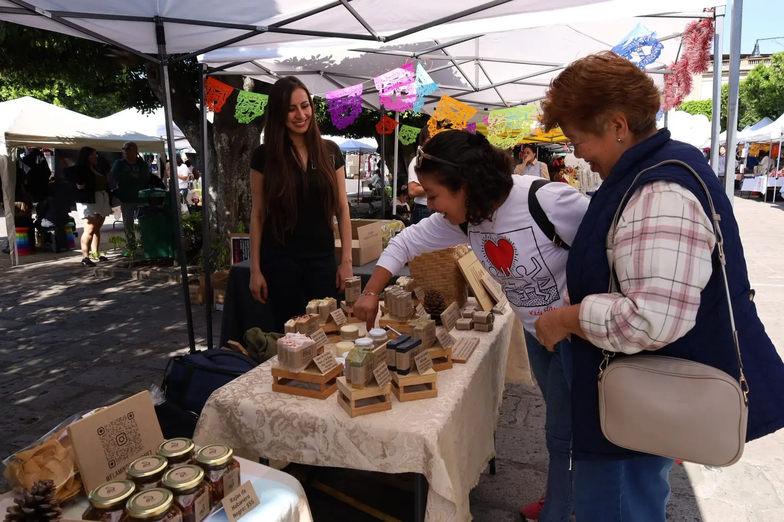 Gobierno de Morelia impulsa a emprendedoras con el Bazar “Todas Brillamos”