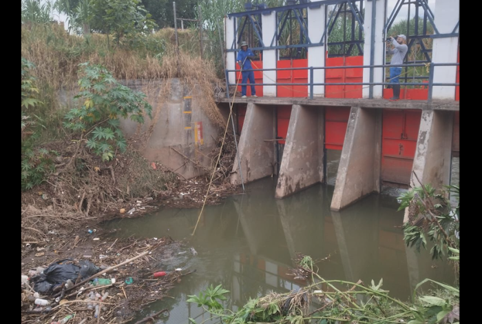 Gobierno de Morelia redobla limpieza de ríos y drenes; retira más de 40 toneladas de basura y desechos, del Dren Arroyo de Tierras.