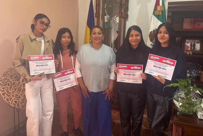 Gobierno de Quiroga entrega becas del 50% a jóvenes universitarios