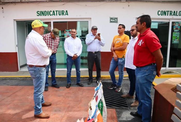 Gobierno de Zacapu, entrega apoyos a trabajadores del campo, sembrando futuro en comunidad