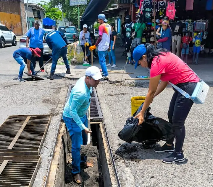 Gobierno Municipal Pone en Marcha Campaña Limpieza y Desazolve de Alcantarillas de LC.
