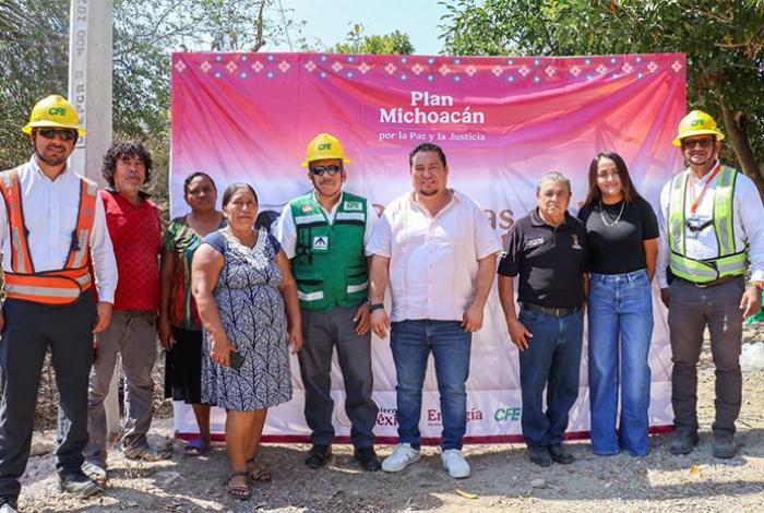 Gobierno Municipal y CFE Entregan obra de electrificación y alumbrado público en Buenos Aires