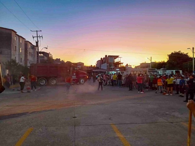 Gobierno Municipal y Voluntarios Apoyan en Limpieza en Zona Afectada por Siniestro