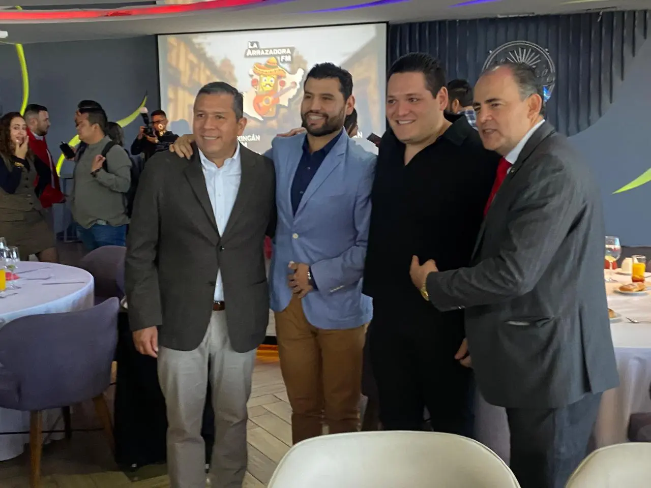 Gremio político felicitan a La Arrazadora por su primer aniversario