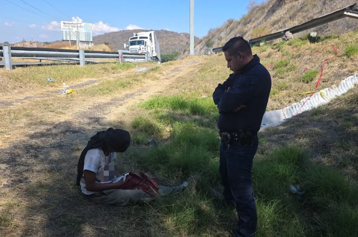 Guardia Civil auxilia a hombre desorientado en la carretera Morelia-Salamanca