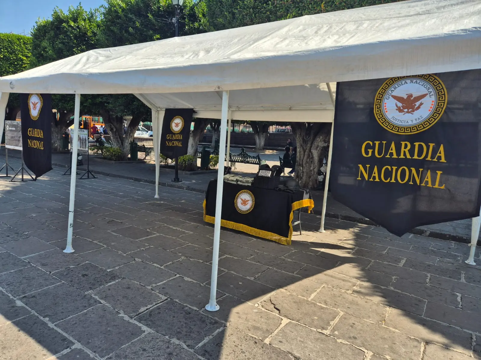 Guardia Nacional instala stand informativo en la Plaza Benito Juárez