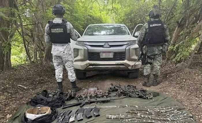 Guardia Nacional y Ejército incautan armas y drogas en vehículo robado