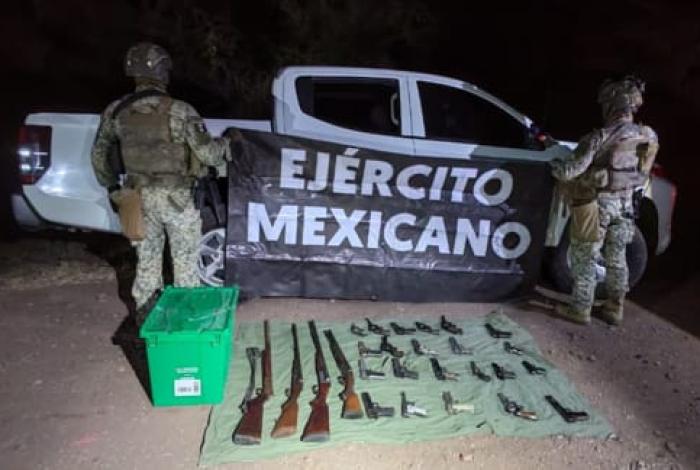 Guardia Nacional y Ejército Mexicano aseguran arsenal en Michoacán