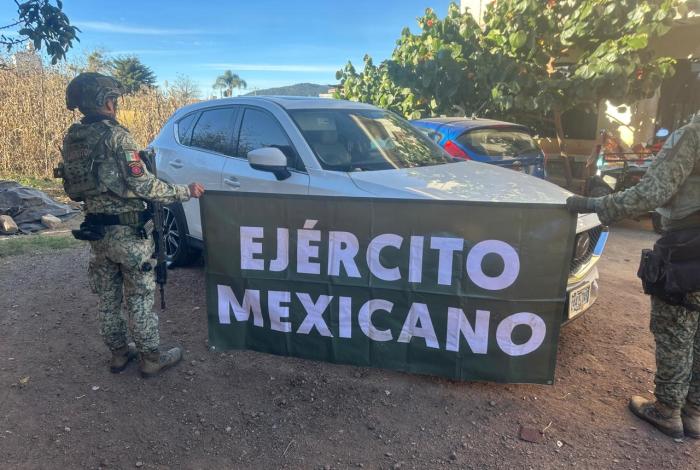 Guardia Nacional y Ejército Mexicano aseguran armamento en el Mpio. de Marcos Castellanos, Michoacán.