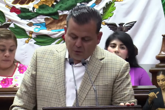 Guillermo Valencia presenta iniciativa para fijar el 10 de junio como Día del Padre en Michoacán