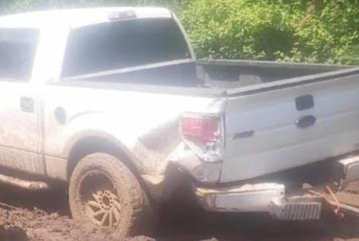 Hallan a hombre asesinado dentro de una camioneta en la región de Charo