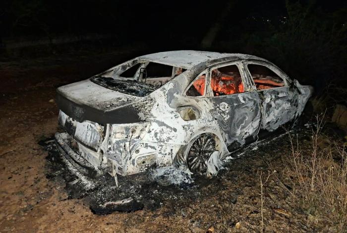 Hallan a hombre asesinado junto a vehículo incendiado en Morelia