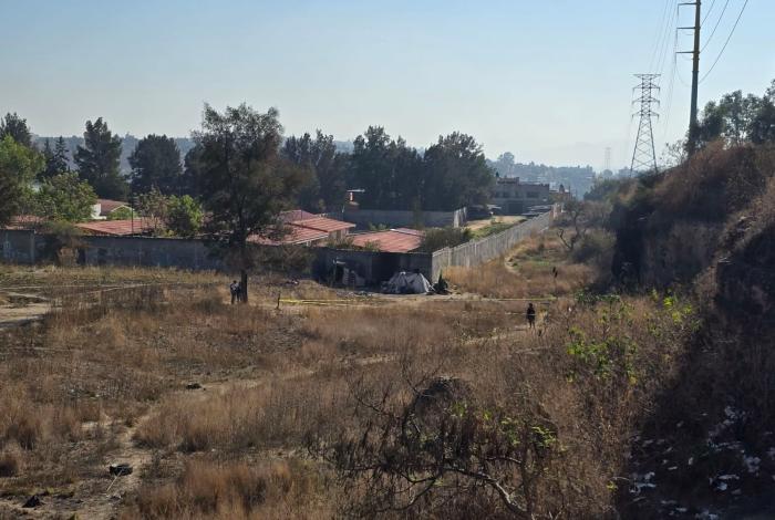 Hallan a hombre muerto y con huellas de violencia en baldío de la colonia Profesor Jesús Romero Flores, Morelia