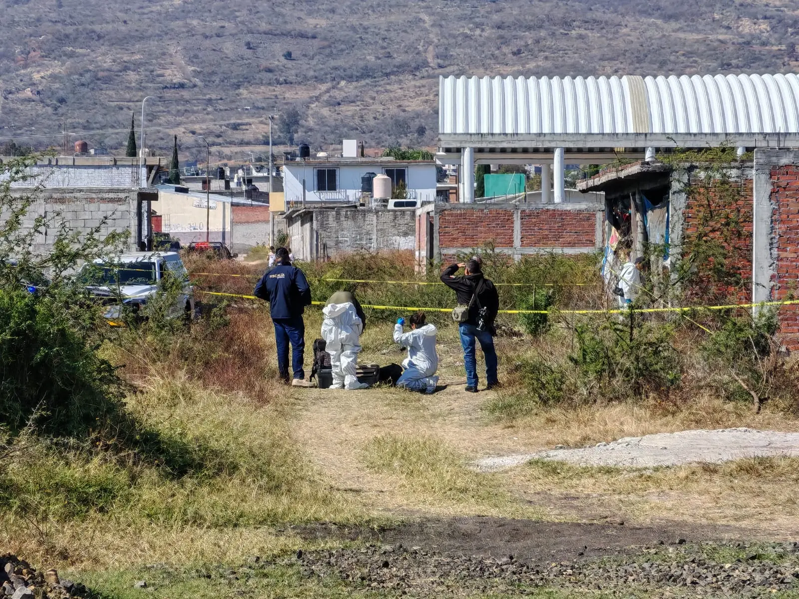 Hallan a hombre sin vida con impactos de bala dentro de una vivienda en la colonia Gertrudis Sánchez