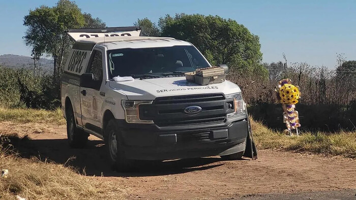 Hallan a pareja asesinada a un costado de la carretera a Teremendo