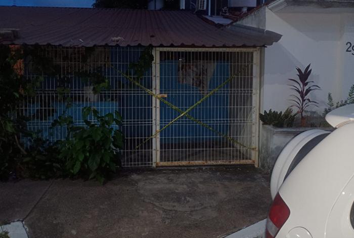 Hallan a septuagenario muerto y putrefacto dentro de su vivienda, en Lázaro Cárdenas