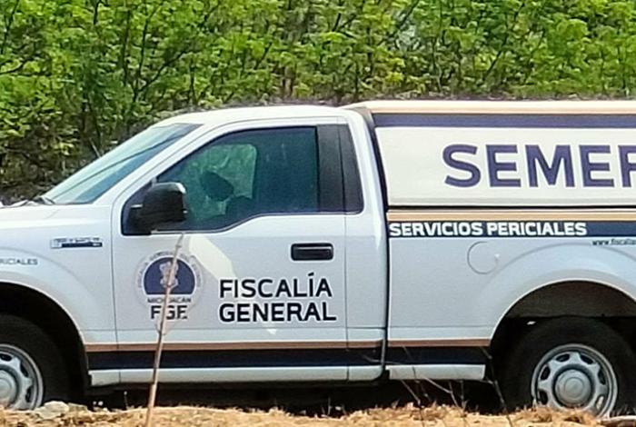 Hallan a un hombre asesinado a balazos en un predio de Tepalcatepec