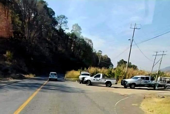 Hallan a un hombre ejecutado sobre la carretera a la presa de Matanguarán