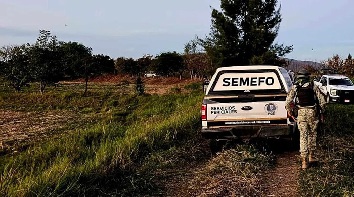 Hallan cadáver embolsado en huerta limonera de Apatzingán