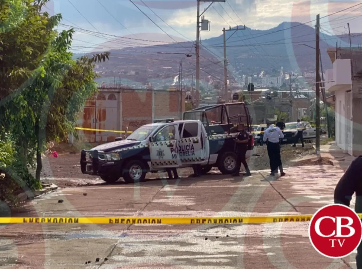 Hallan dentro de un coche a un hombre baleado al poniente de Morelia