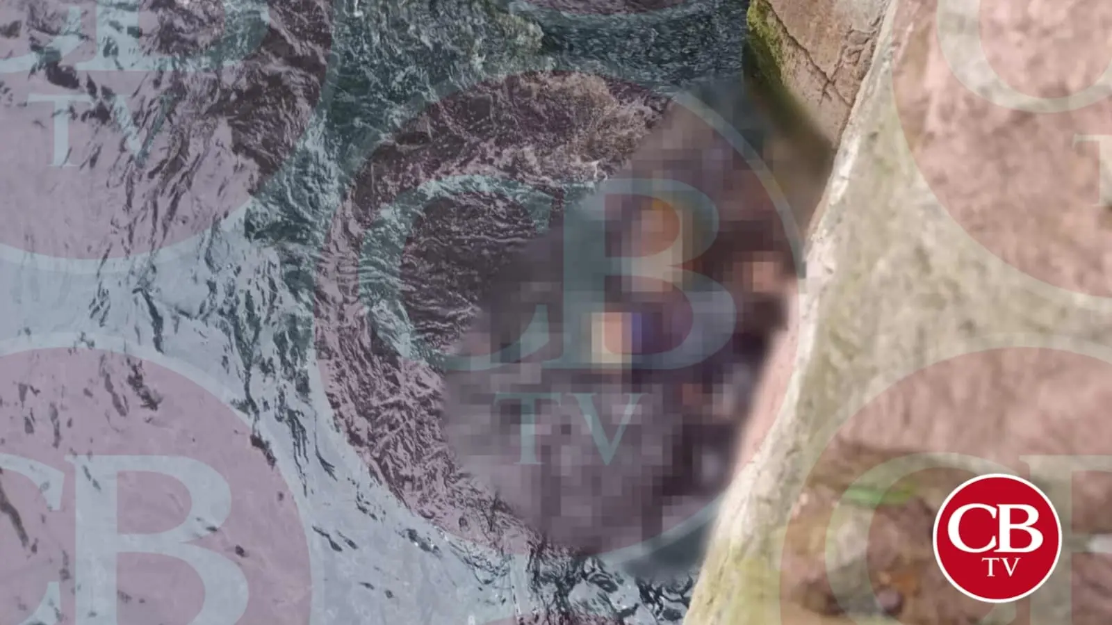 Hallan hombre asesinado dentro de un río de Morelia