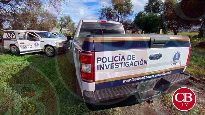 Hallan hombre colgado a lado de la carretera Uruapan-San Juan Nuevo