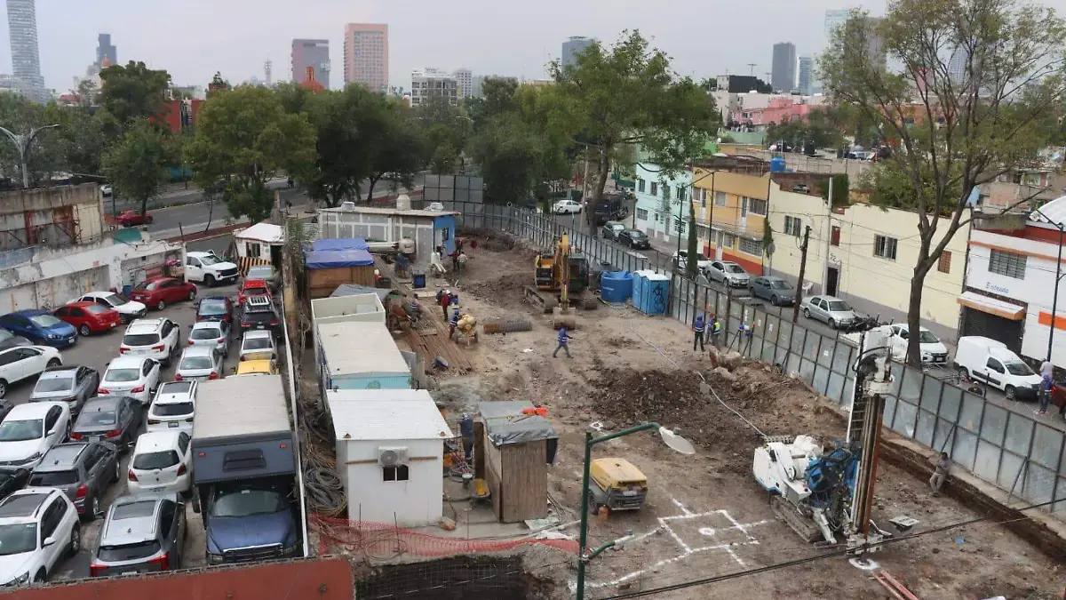 Hallan presuntos restos humanos dentro de una obra de construcción en CDMX