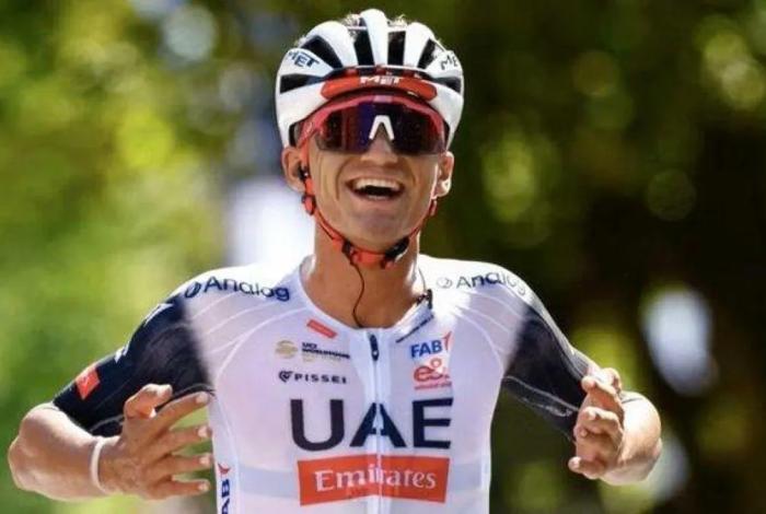 Histórico triunfo del mexicano Isaac del Toro al ganar el Circuito de Getxo 2025